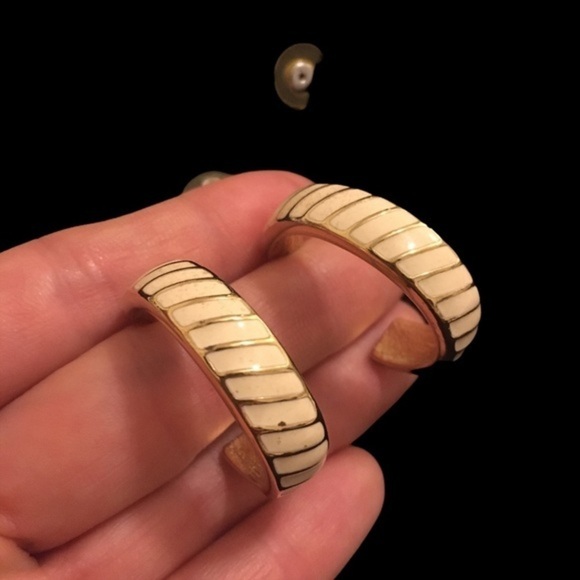 VINTAGE Hoop Earrings - Picture 2 of 9